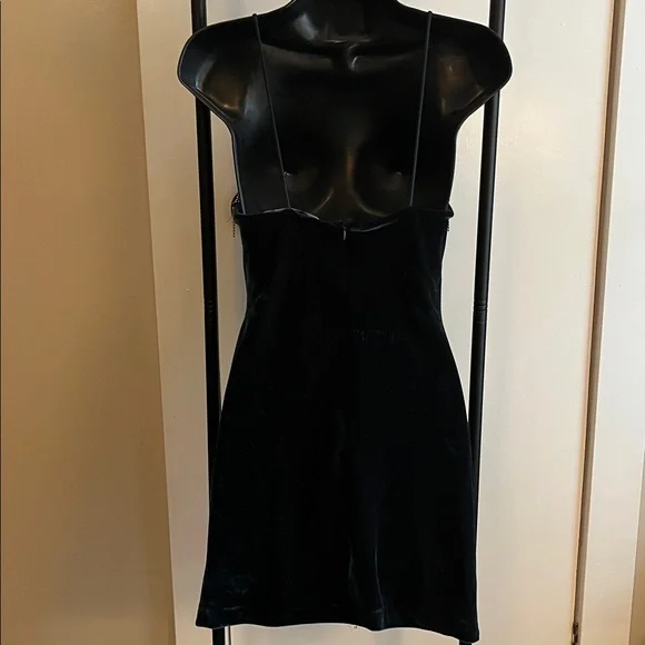 Zara velvet dress - Picture 5 of 7